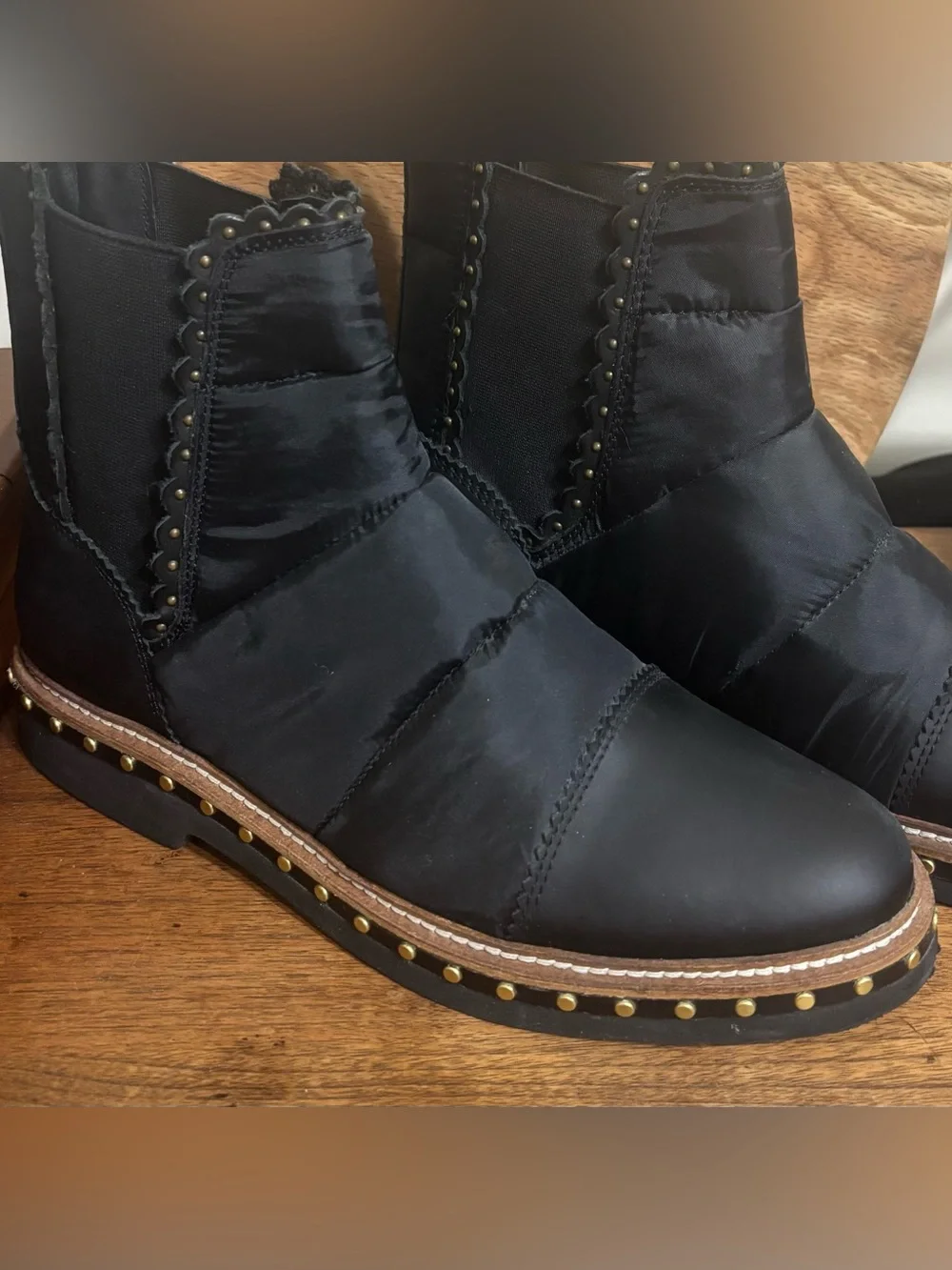Free People Black Quilted Chelsea Ankle Boots Studded Trim EU 39 US 8.5 ‎ / 9